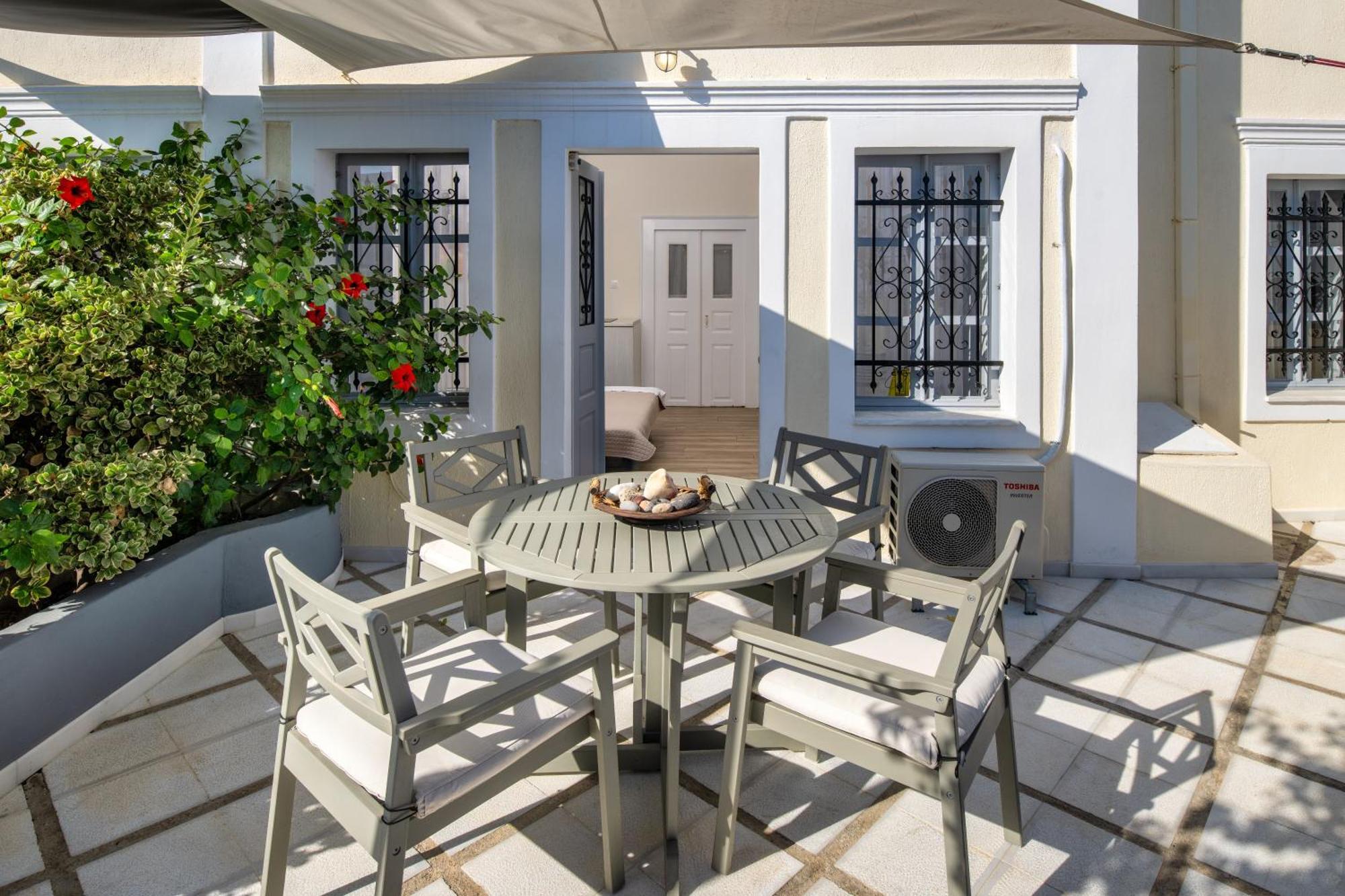 Day One Fira Mansion Apartment Exterior photo